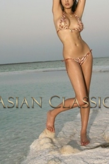 Exclusive Dark Brown haired London escort MONICA is 5'8