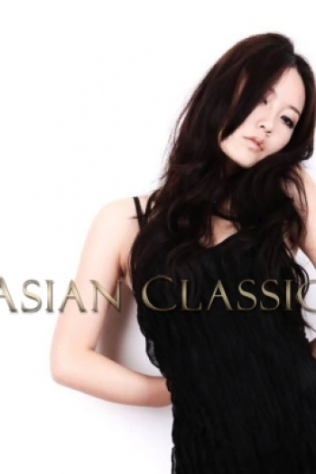 Exclusive Black haired London escort PAULA is 5'7