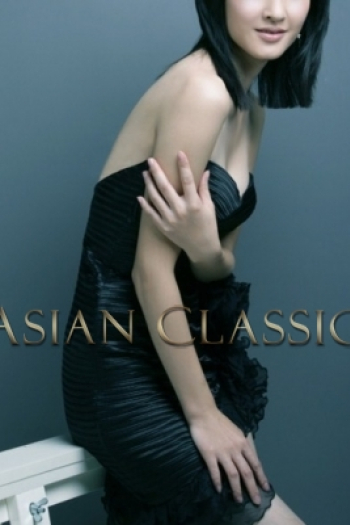 Exclusive Black haired London escort CAMELLINA is 5'8