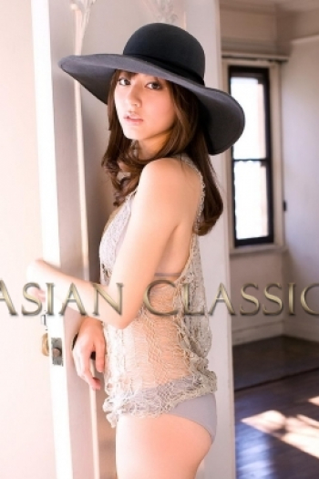 Exclusive Brown haired London escort BINNEY is 5'6