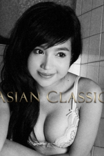 Exclusive Black haired London escort MAKI is 5'6