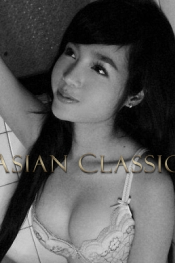 Exclusive Black haired London escort MAKI is 5'6