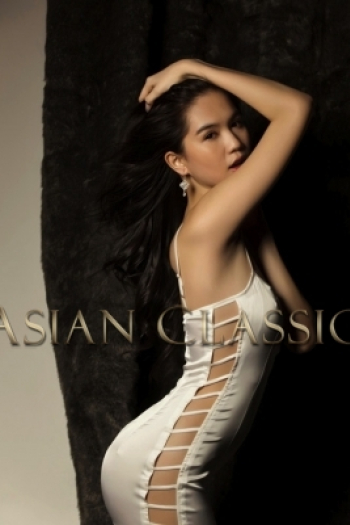 Exclusive Black haired London escort VICKY is 5'7