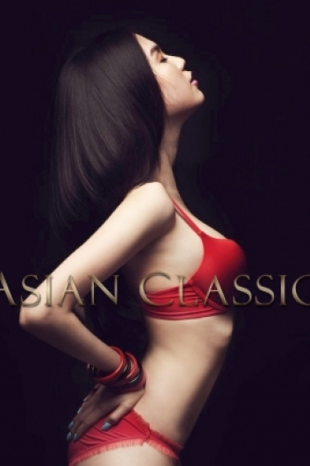 Exclusive Black haired London escort VICKY is 5'7