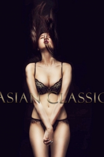 Exclusive Black haired London escort VICKY is 5'7