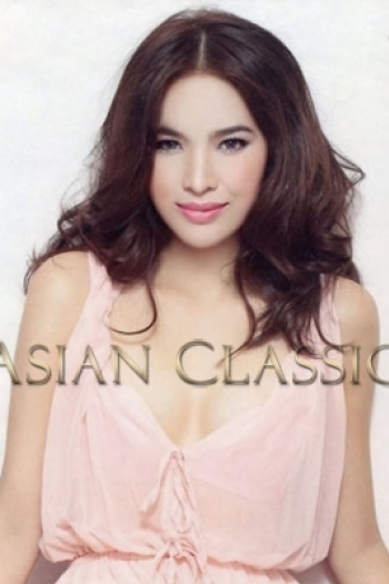 Exclusive Black haired London escort SARAH is 5'6