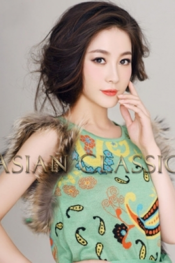 Exclusive Dark Brown haired London escort ERIKO is 5'7