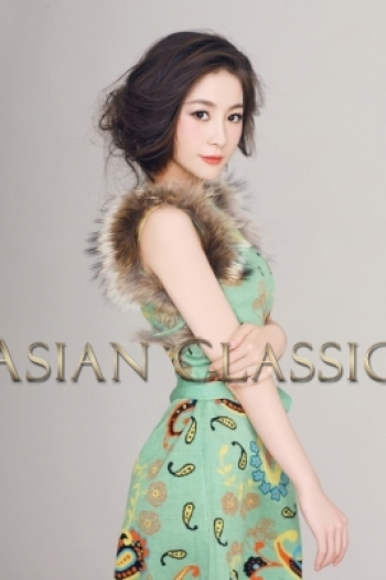 Exclusive Dark Brown haired London escort ERIKO is 5'7